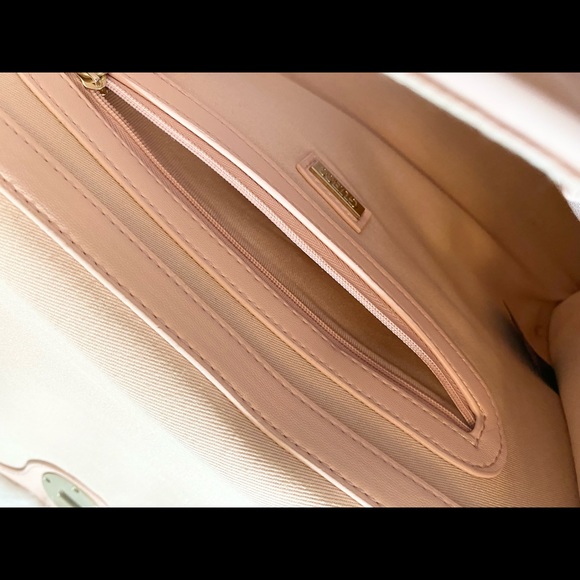 Light Pink Guess Purse, Gold Chain Strap, Excellent Condition - Picture 6 of 7